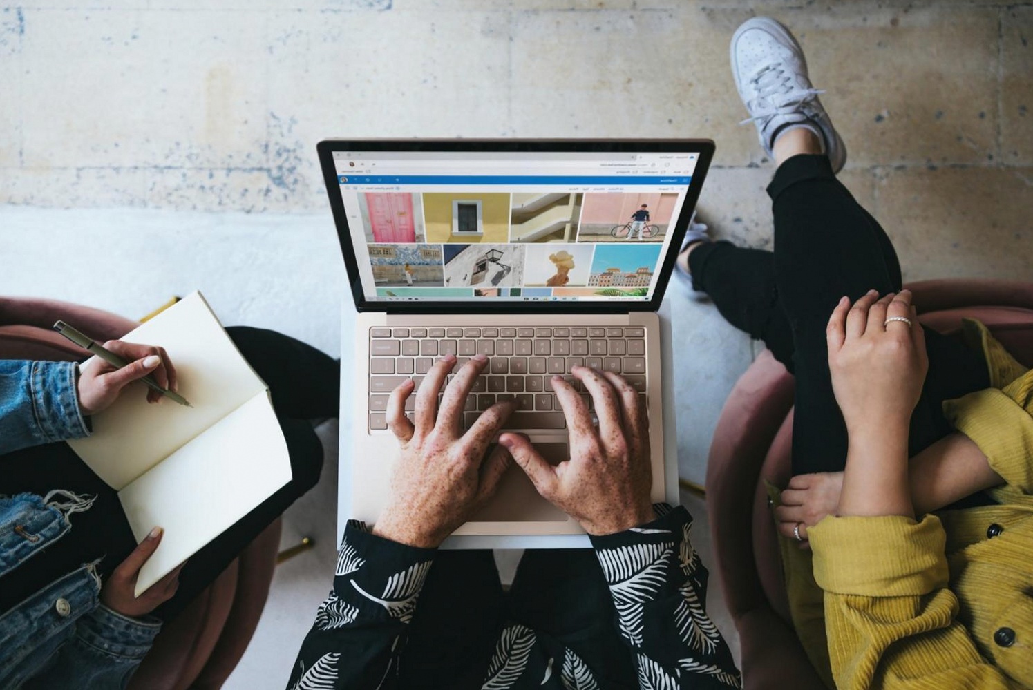 Stratégie de campagne publicitaire — bureau de travail Vibesjoie